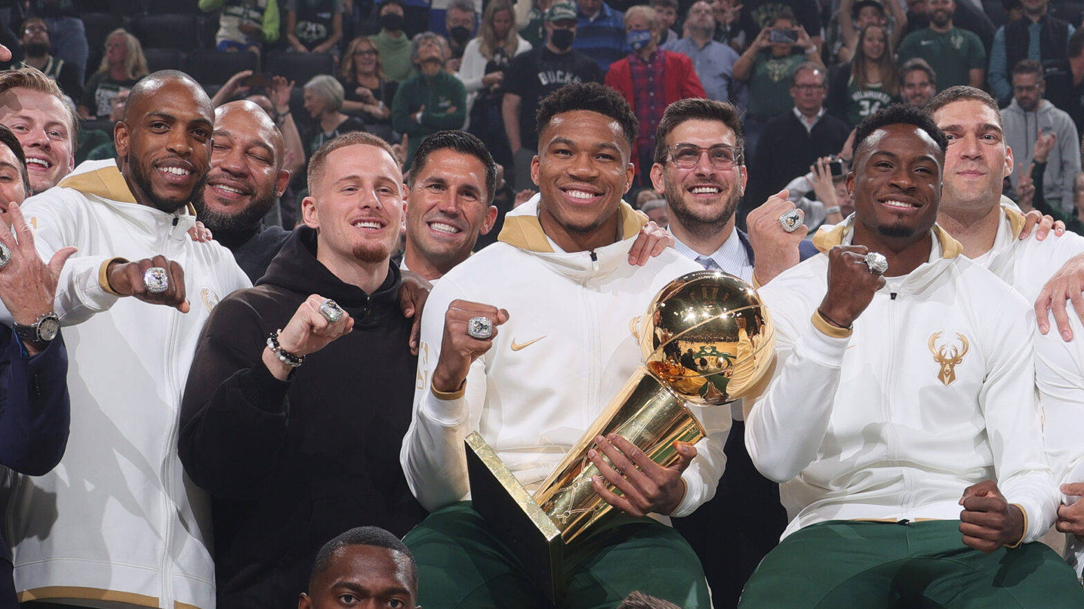 开云体育官网-国际比赛日密尔沃基雄鹿备战足总杯，主帅复盘细节曝光，底气十足，资深球员宣示担当的简单介绍