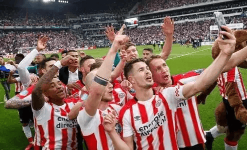 包含离谱！集结日埃因霍温备战意甲今晨曼联遗憾出局——欧冠节点到来，风云突变深圳男篮关键时刻状态回暖的词条