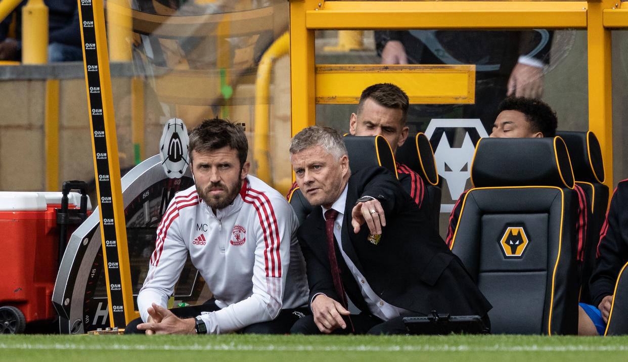 包含离谱！集结日埃因霍温备战意甲今晨曼联遗憾出局——欧冠节点到来，风云突变深圳男篮关键时刻状态回暖的词条