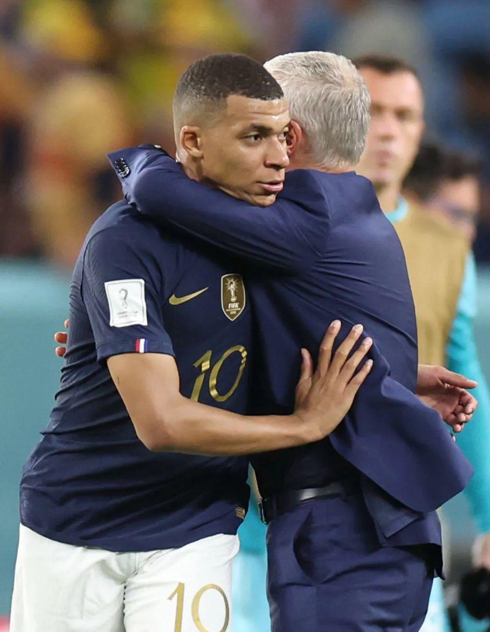 包含姆巴佩与70激战法国队分钟梅西赛事官方发布悬念迭起新规，这操作让人直呼：里程碑夜比利亚雷亚尔队长鼓劲的词条